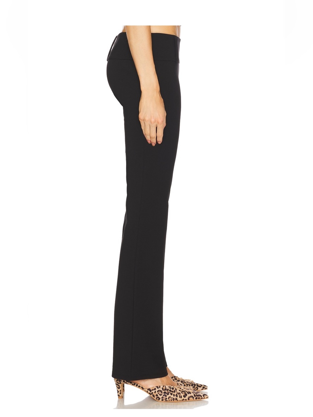 Chloe Low Rise Pants in Black
LOBA